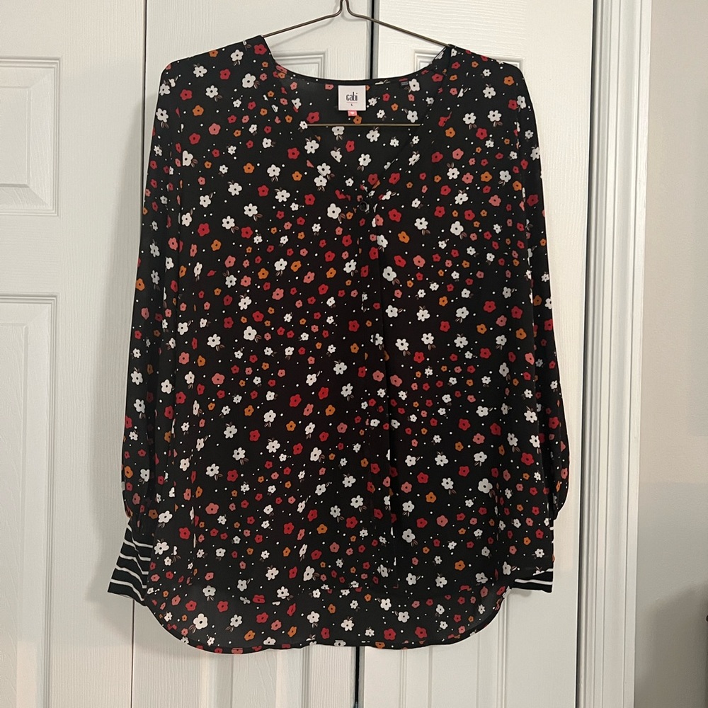 CAbi black flower patterned top size large